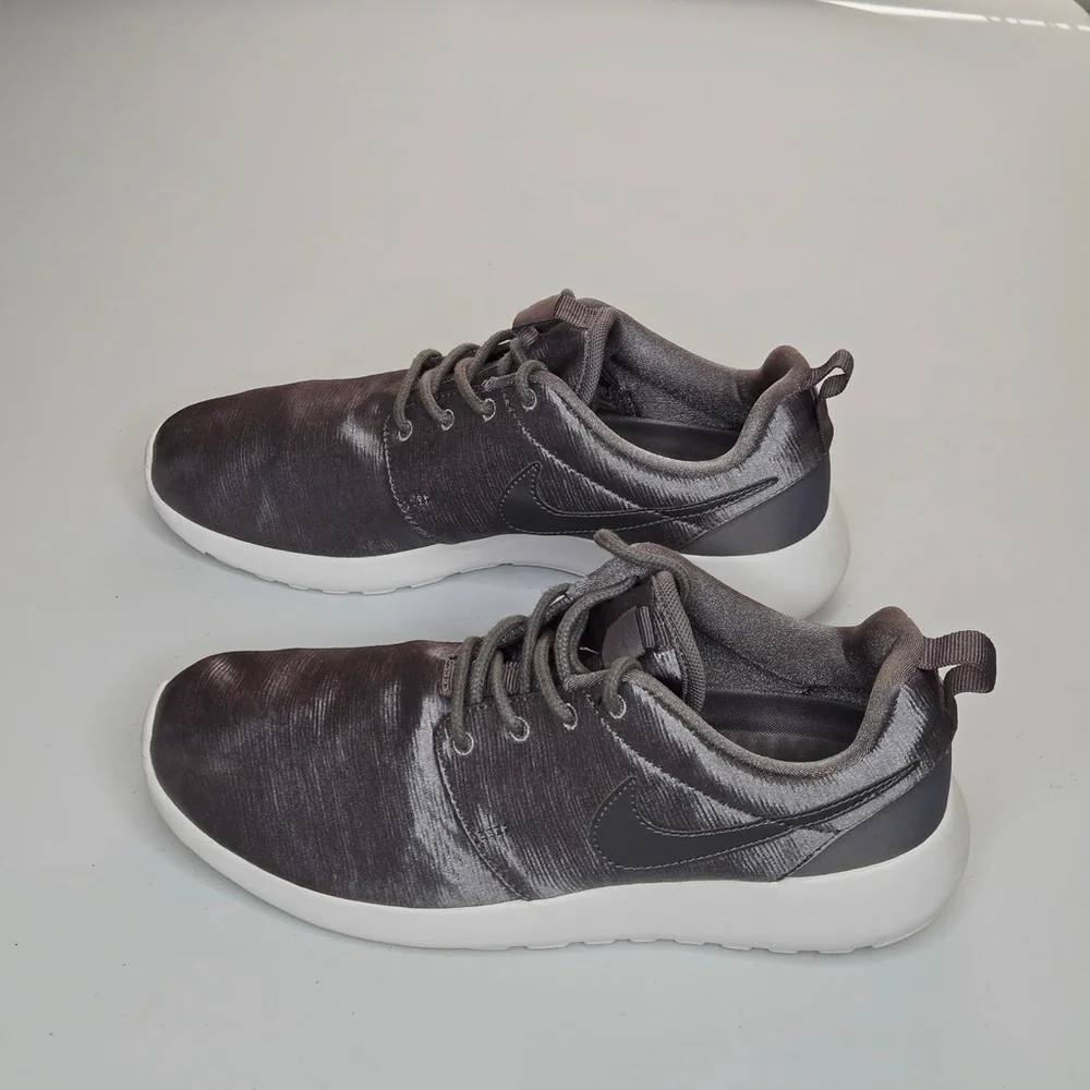 Nike women roshe